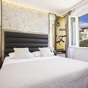 Argentum Luxury Apartment