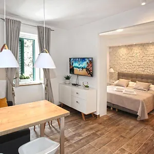 Tessera Apartment