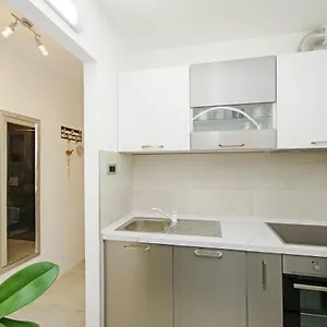Symphony Garden: Modern, New Apartment